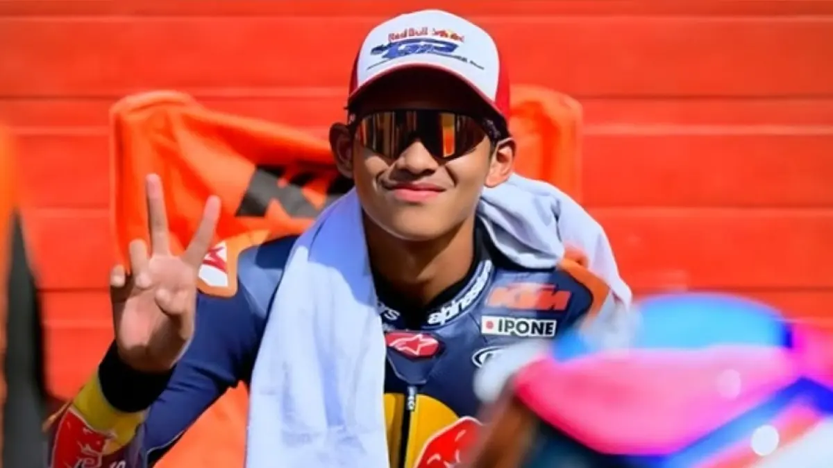 Veda Ega Pratama kena penalti 12 posisi di Moto3 Ceko 2026, namun tetap optimistis dan siap belajar dari kesalahan.