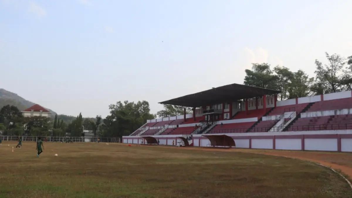 SARANA PUBLIK: Penggunaan Stadion Menak Sopal kini jadi polemik, usai sejumlah kegiatan Askab PSSI tak bisa digelar yang terungkap dalam RDP di DPRD, Selasa (23/6). ADINDA PUTRI S/RADAR TRENGGALEK