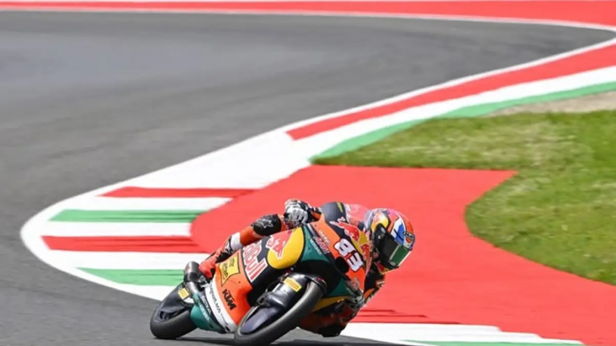 Alvaro Carpe mengakui tekanan dari Feda Ega Pratama di Moto3 Thailand. Rivalitas keduanya diprediksi memanas sepanjang musim 2026. (Pinterest) 