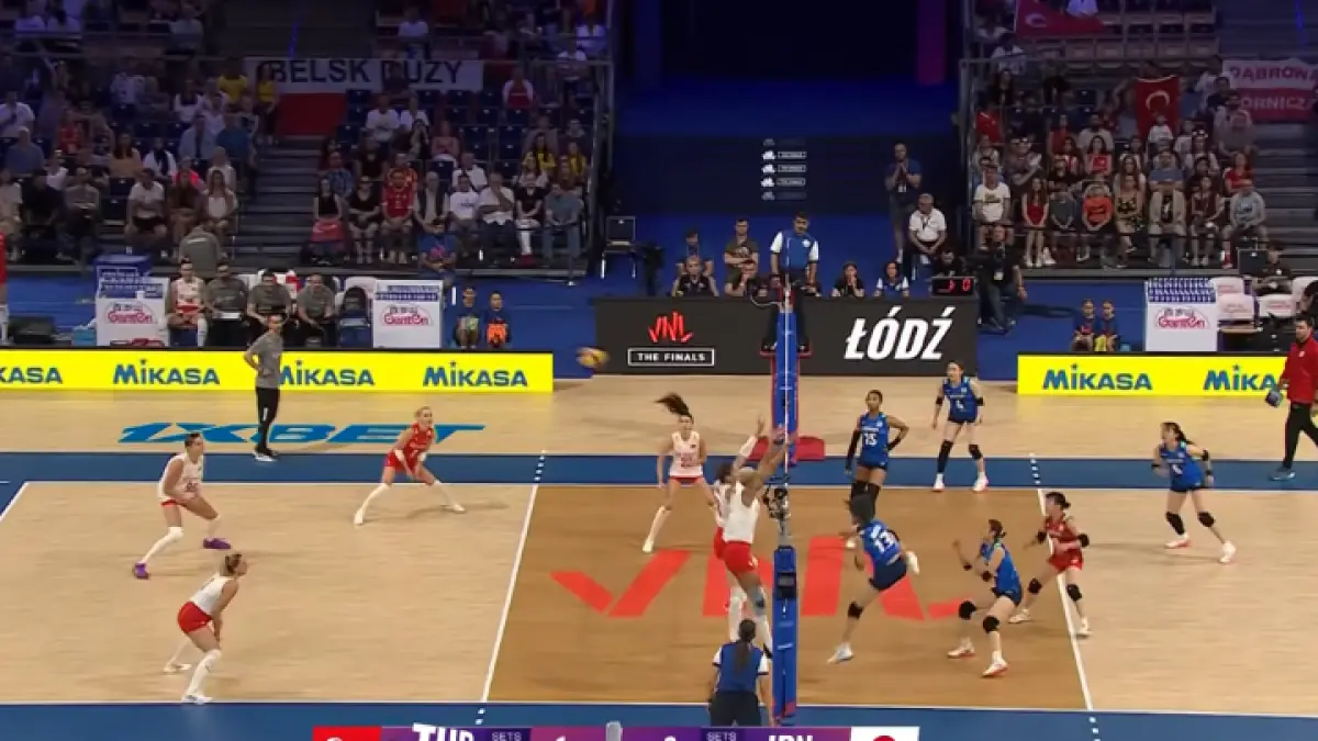 Duel sengit Jepang vs Turki di VNL 2026, pertahanan rapat dan serangan cepat jadi kunci.  (Volleyball World)