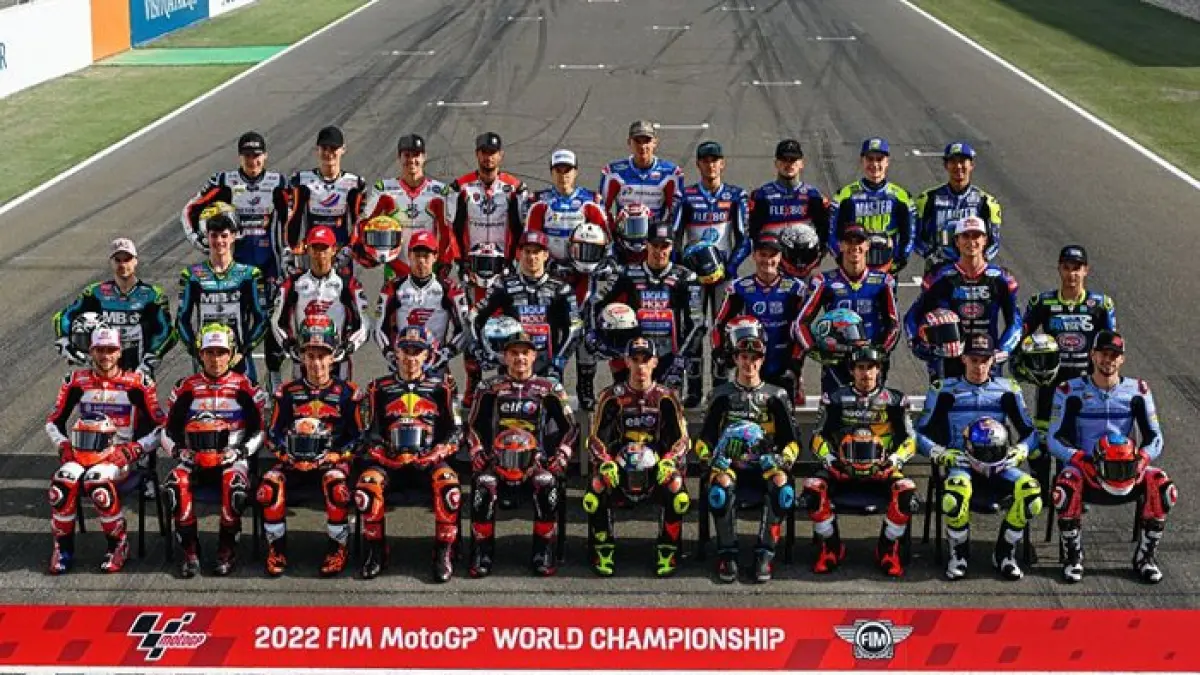 Feda Ega Pratama tetap pimpin klasemen rookie Moto3 2026 meski gagal finis, sementara Francesco Bagnaia mulai frustrasi dengan Ducati. (Pinterest) 