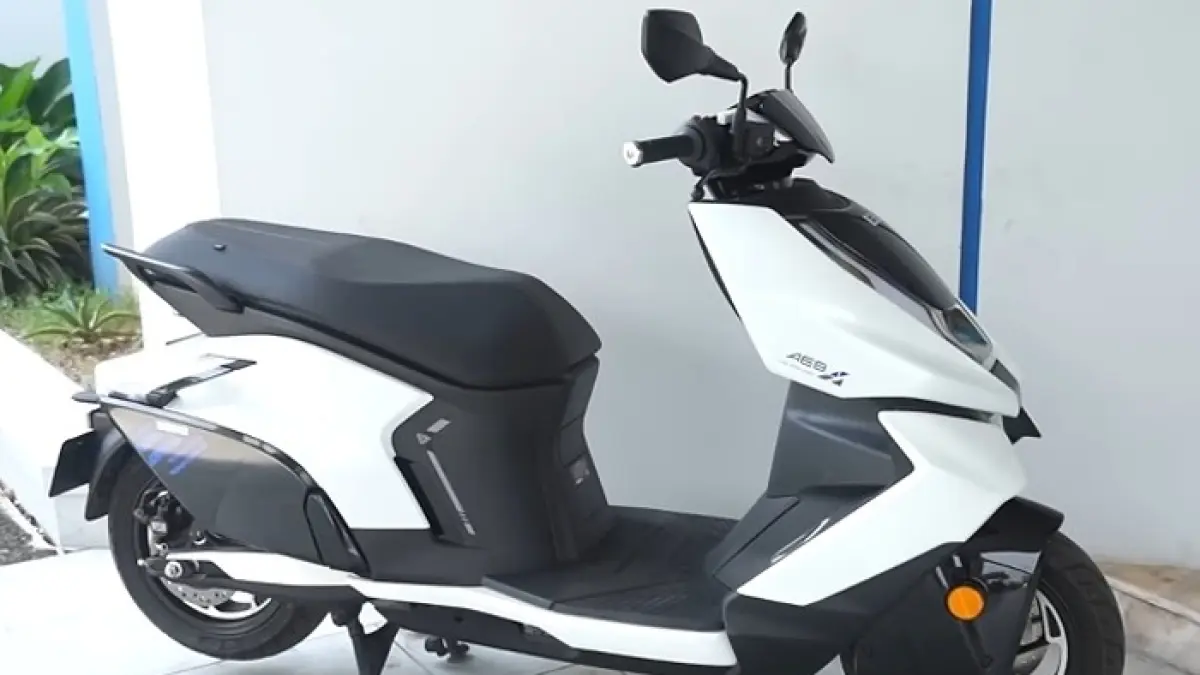 Rasakan jambakan torsi 218 Nm Motor Listrik Tercepat di Indonesia Zeeho AE8! Skutik premium bercita rasa moge dengan akselerasi monster. (SC YOUTUBE)