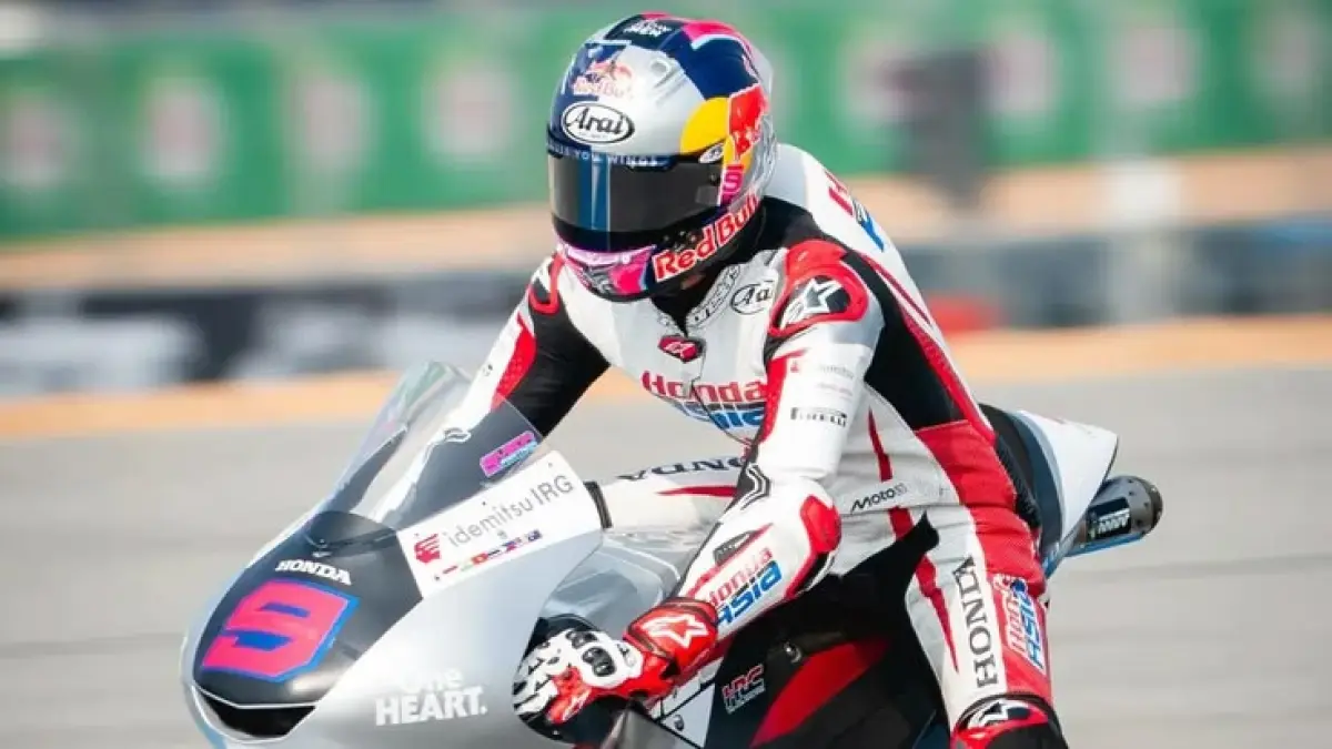 Veda Ega Pratama dan Hakim Danish kena penalti 12 posisi di Moto3 Ceko 2026. Grid start Brno berubah total jelang balapan (Pinterest).