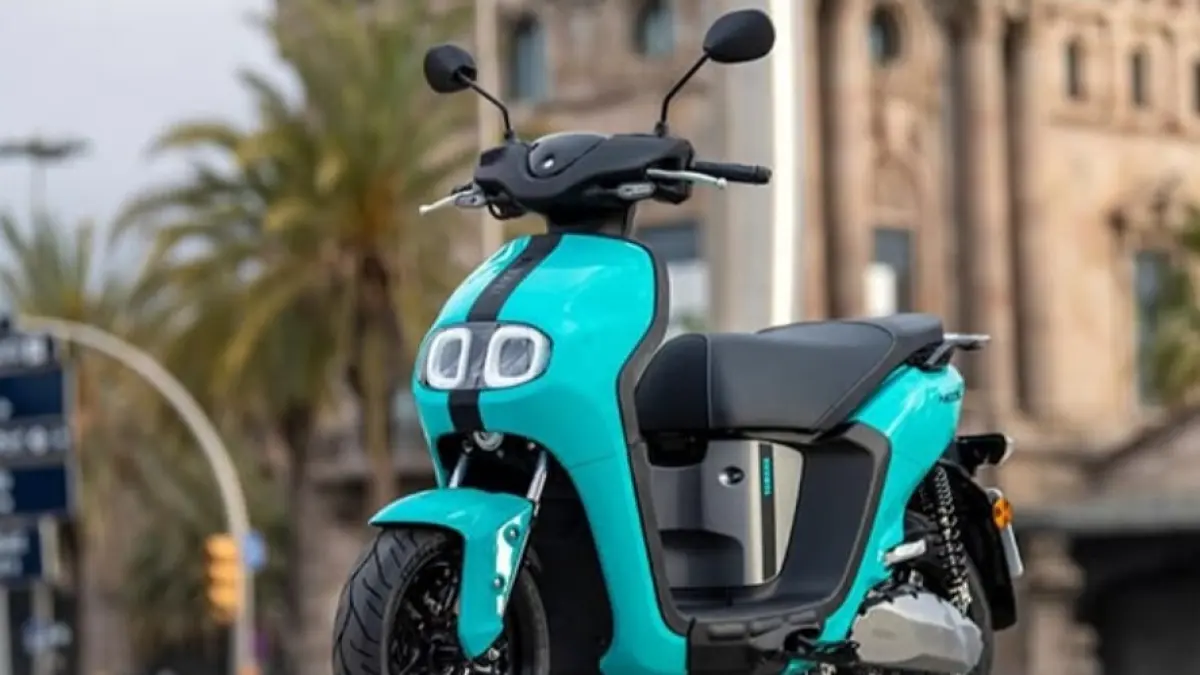 Adu spesifikasi Honda EM1 e: vs Zeeho AE6 Plus. Motor listrik Rp 30 jutaan dengan fitur NFC, torsi 160 Nm, dan top speed tembus 80 km/jam!