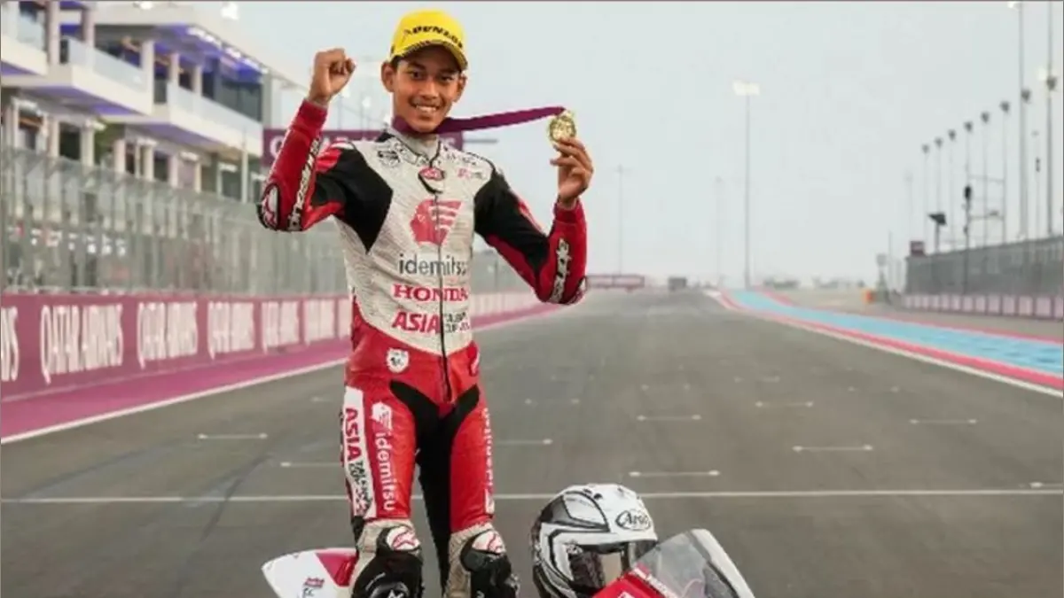 Raih Golden Ticket Moto3 Veda Ega Pratama sukses gemparkan dunia balap usai taklukkan regulasi batas usia Dorna! Simak kisahnya.
