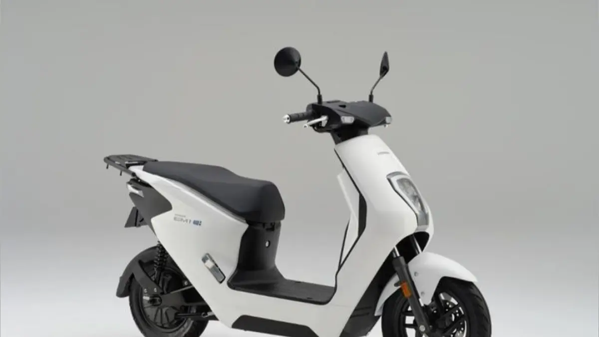Rekomendasi 5 motor listrik terbaik 2026. Skuter listrik canggih dengan jarak tempuh jauh dan spek gahar yang bikin spesifikasi Honda EM1 e: kalah pamor!