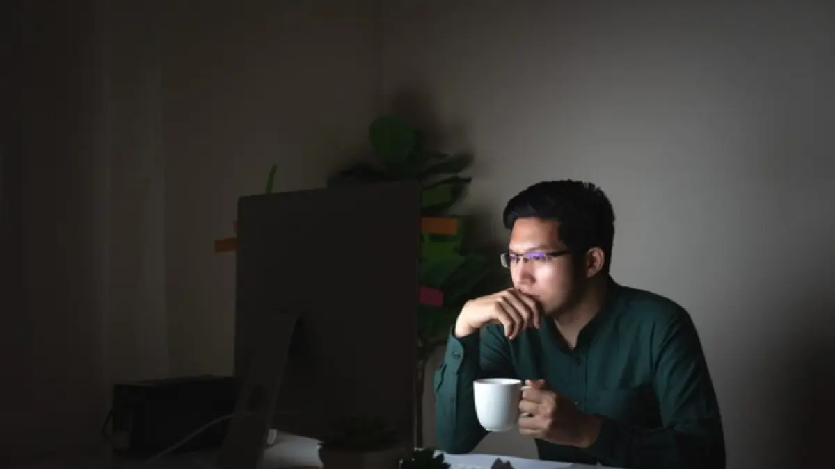 Tak semua orang produktif di pagi hari. Bagi sebagian orang, malam justru menjadi waktu terbaik untuk fokus dan berkarya.(magnific)
