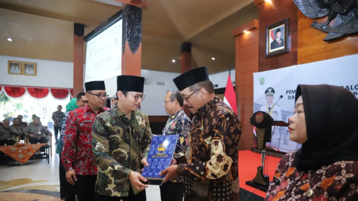 TERIMA KASIH: ASN yang memasuki masa pensiun berasal dari berbagai jenjang jabatan. (FOTO-FOTO: ZAKI JAZAI/RADAR TRENGGALEK)