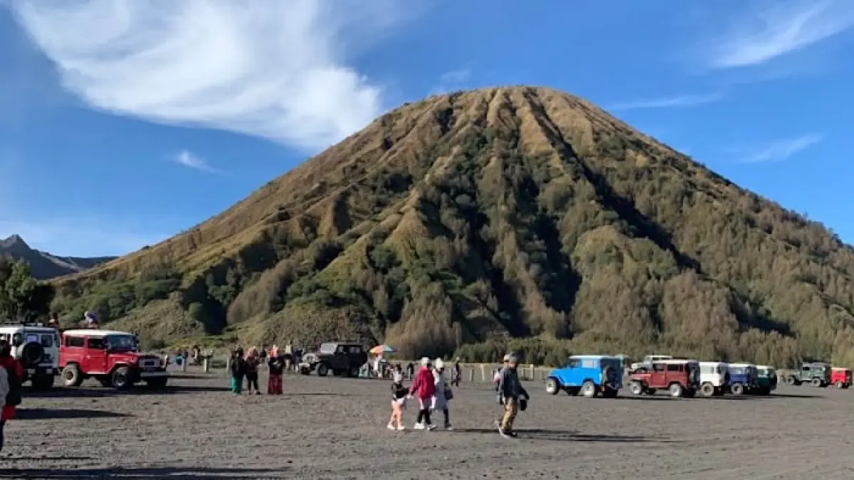 Wisata Bromo naik mobil pribadi makin mudah. Simak pengalaman road trip, homestay Rp300 ribuan hingga paket jeep lengkap ke Bromo.(pinterest)