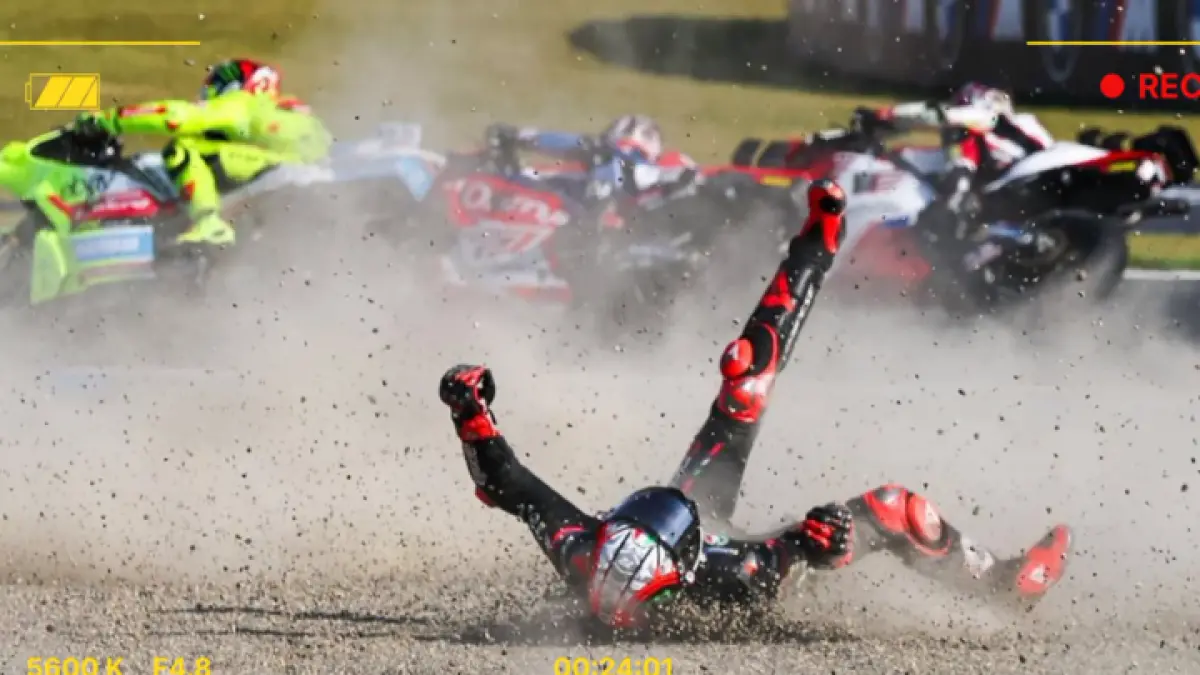 Marco Bezzecchi terjatuh keras di Tikungan 15 MotoGP Assen 2026. Pembalap Aprilia itu dilarikan ke rumah sakit untuk pemeriksaan. (YT.DATA BALAP NEWS)