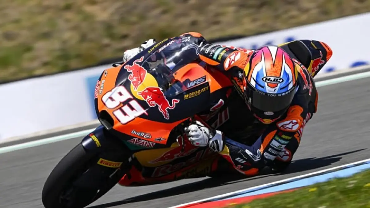Rumor transfer Veda Ega Pratama ke Aspar Racing menguat usai aksi impresif di Moto3 Belanda 2026 meski gagal finis akibat insiden. (Pinterest)