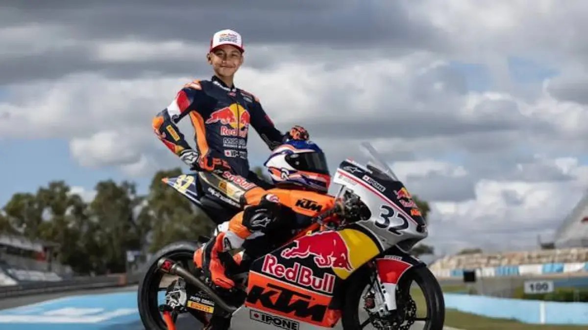 Drama hebat Kiandra Ramadipa Moto3 Junior di Catalunya 2026. Sempat melorot di trek lurus, pembalap Indonesia ini raih podium 3 usai lawan kena penalti.