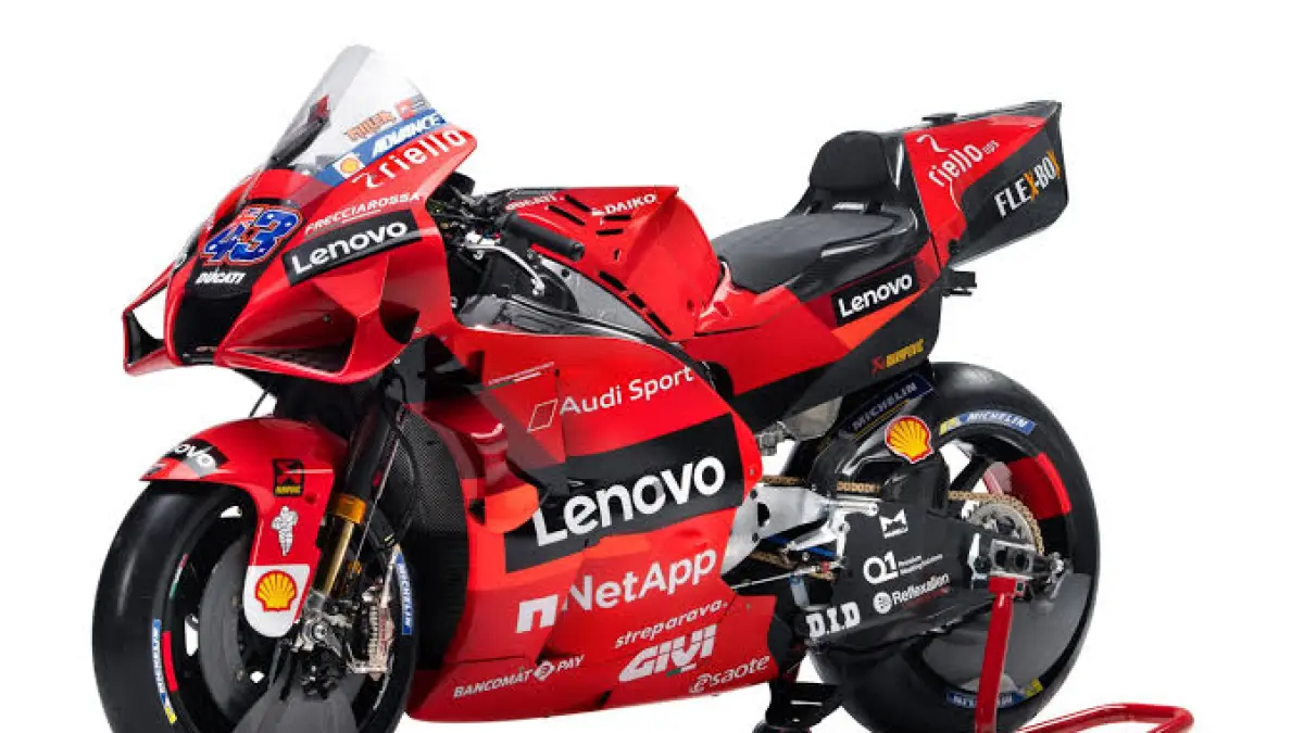 Red Bull dikabarkan siap merapat ke Ducati Lenovo di MotoGP 2027. Lucy Wiryono analisis pergeseran sponsor dan persiapan pabrikan menyambut regulasi baru.