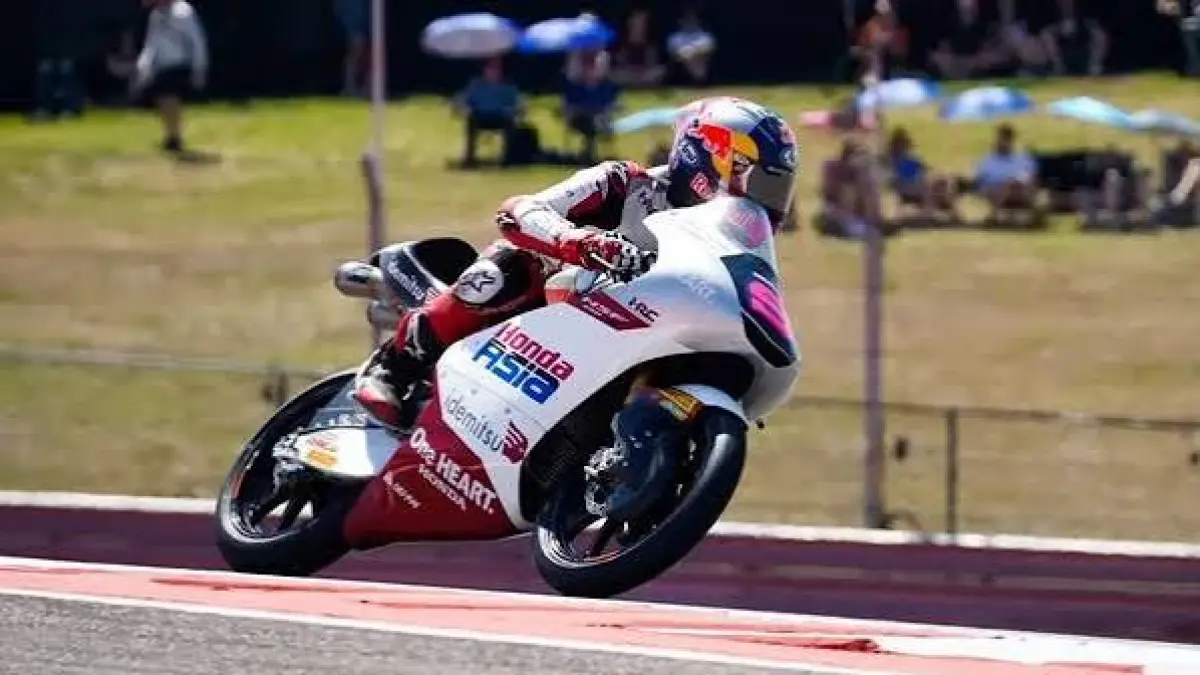 Simak analisa Lucy Wiryono Moto3 yang memberi peringatan bagi netizen FOMO agar menonton jalannya balapan dari awal, bukan saat selebrasi saja.