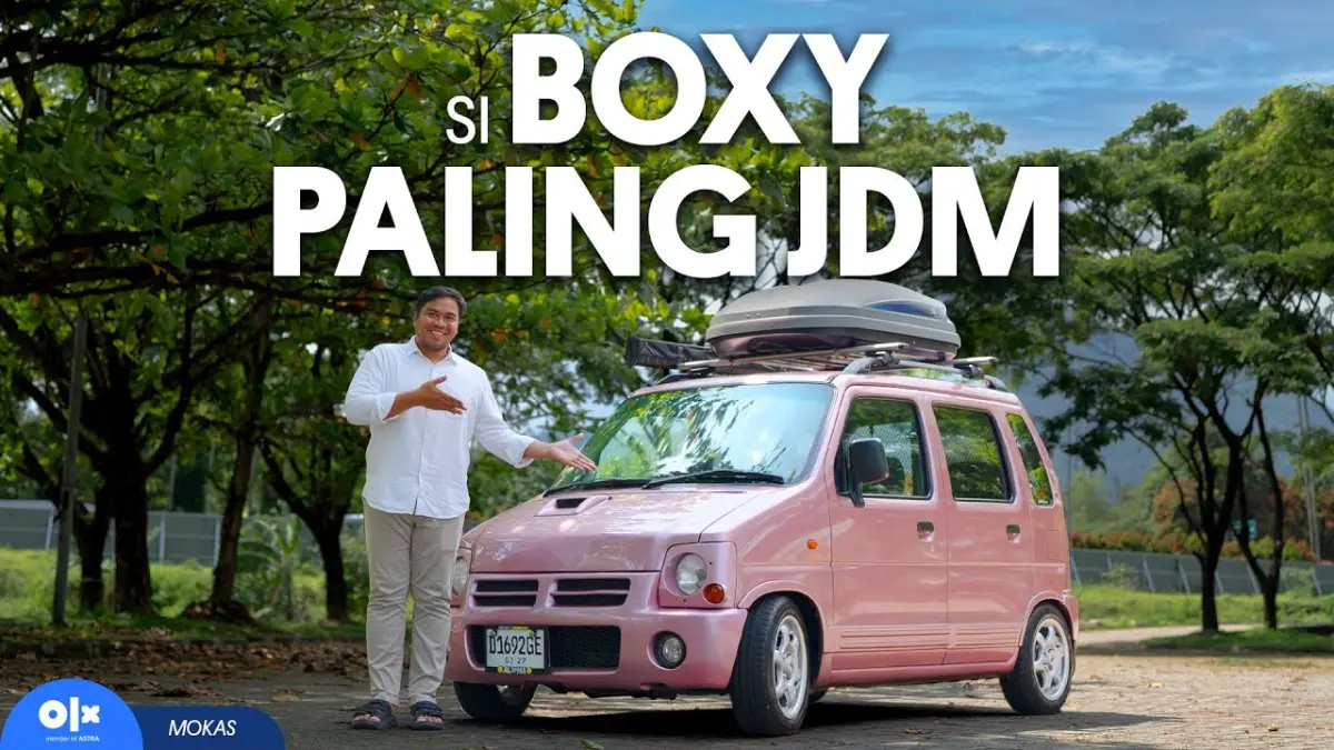 Suzuki Karimun Kotak JDM warna pink tampil unik dengan modifikasi bergaya Jepang. Simak spesifikasi, konsumsi BBM, dan alasan mobil ini tetap kuat nanjak. (Youtube. com)