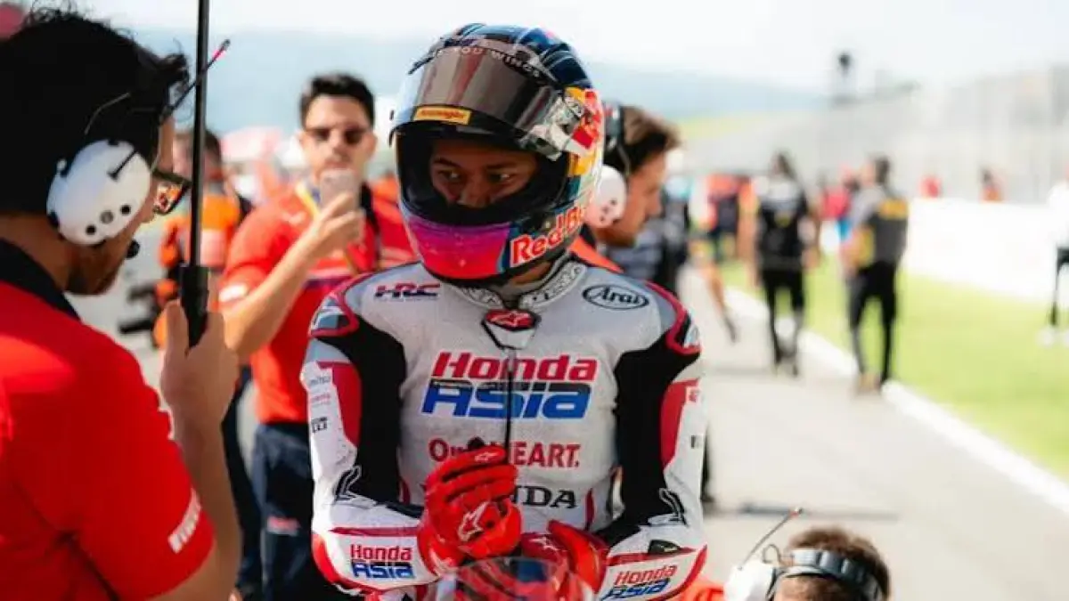 Update Rumor Transfer Veda Ega terbaru pasca Dorna tunjuk Yamaha jadi pemasok mesin tunggal Moto3 musim 2028. Akankah sang garuda muda membelot dari Honda?