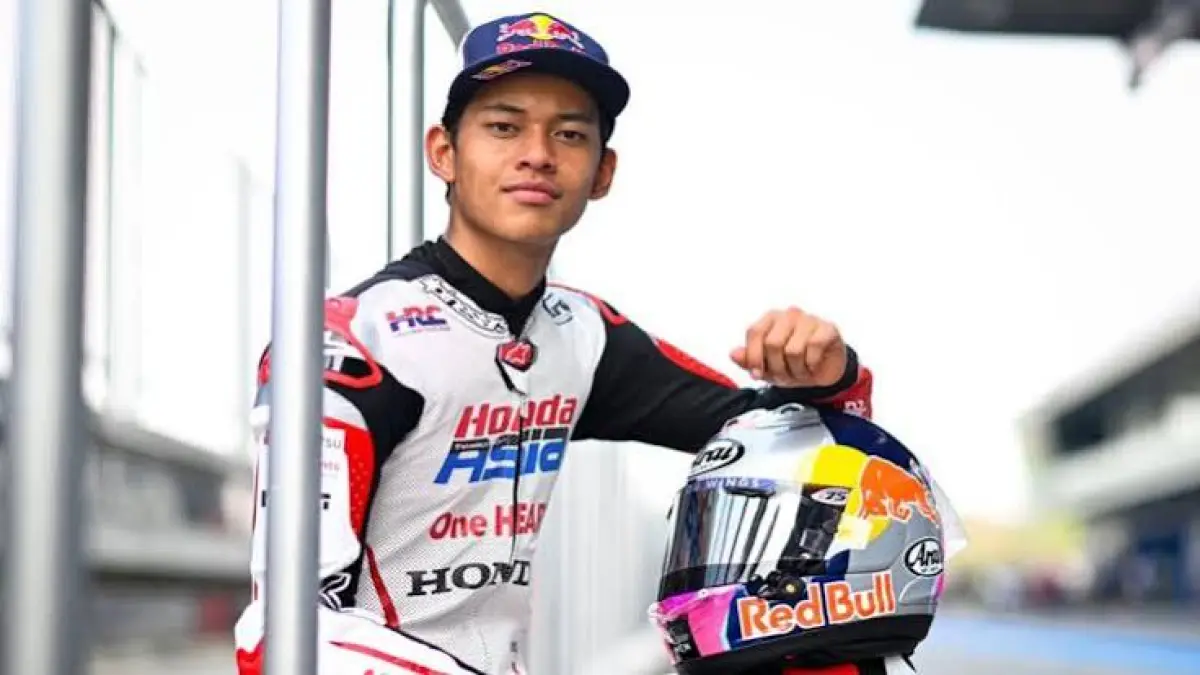 Update Veda Ega Pratama Terbaru di Moto3 Assen. Alami highside crash usai memimpin balapan akibat senggolan misterius, FIM gerak cepat selidiki kamera.