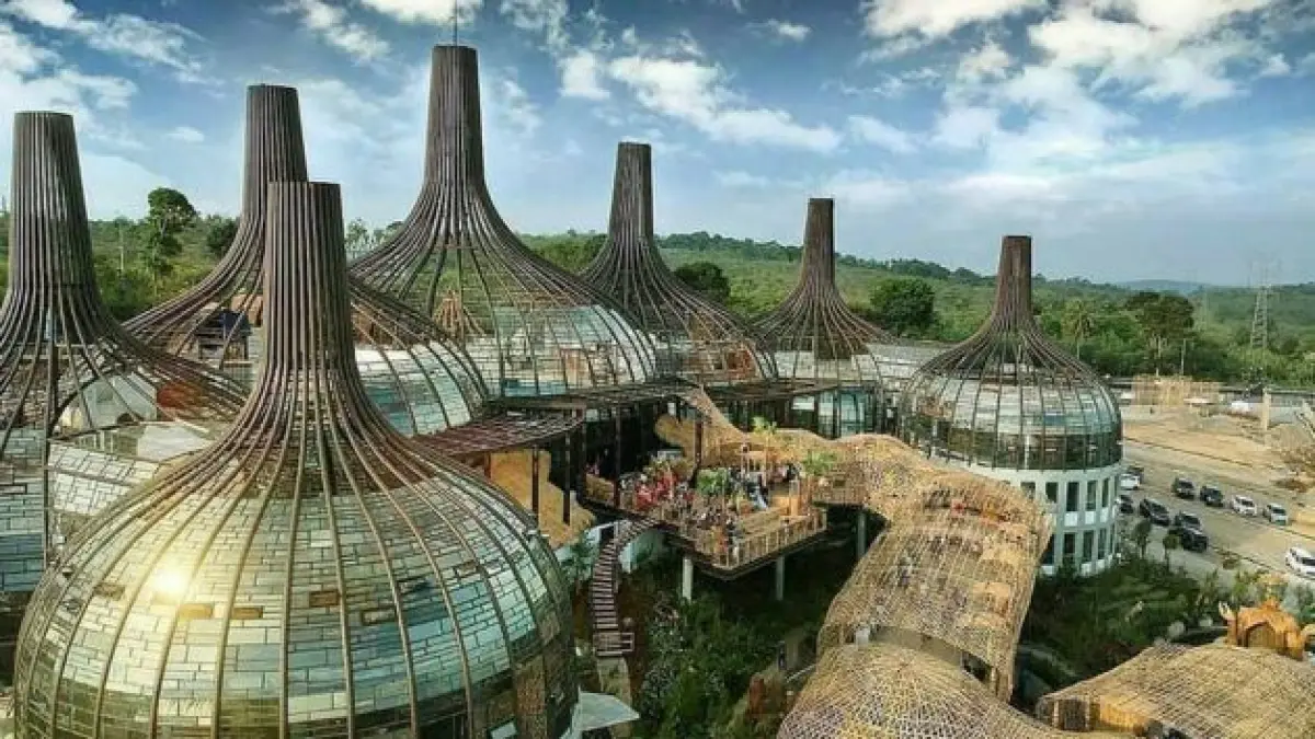 10 tempat wisata Semarang 2026 paling populer lengkap dengan harga tiket terbaru, dari Lawang Sewu, Kota Lama, Saloka hingga Brown Canyon (Pinterest).