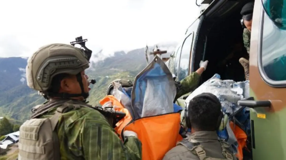 Kops TNI Habema berhasil mengevakuasi jenazah pilot AMA Air Nicholas F. Goselin usai penembakan di Yahukimo.