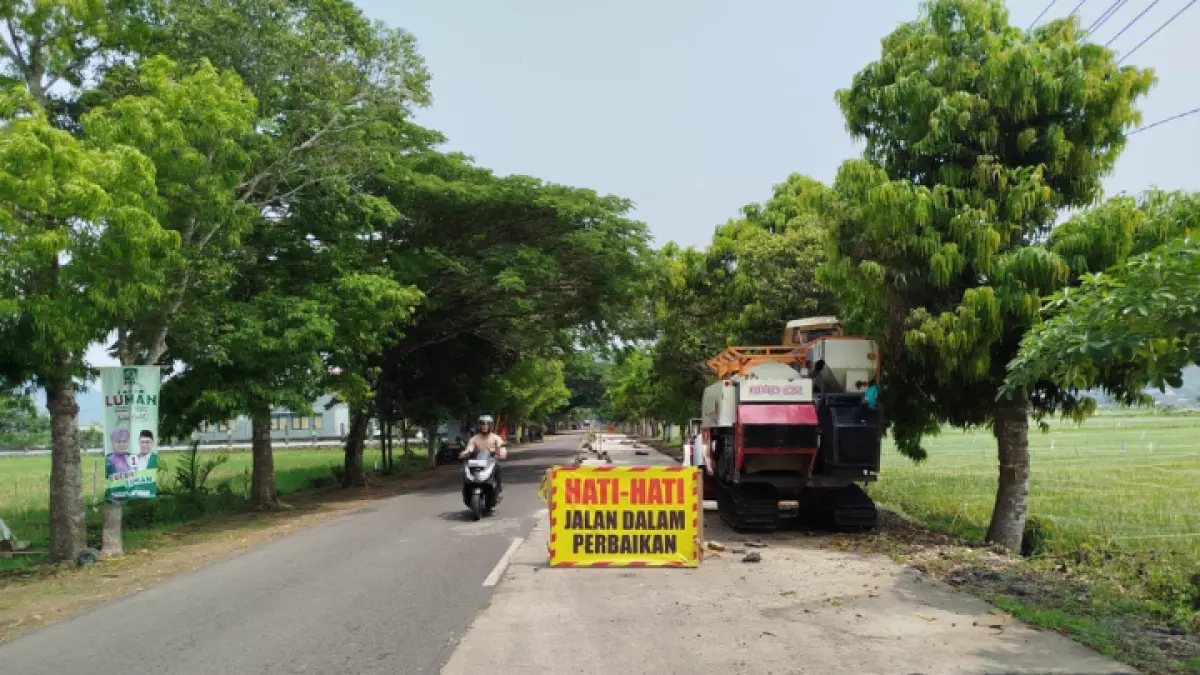 KURANG MAKSIMAL: Pelaksanaan kegiatan pembangunan jalan pada 2025 yang masih kurang karena tingginya SiLPA.(ZAKI JAZAI/ RADAR TRENGGALEK)