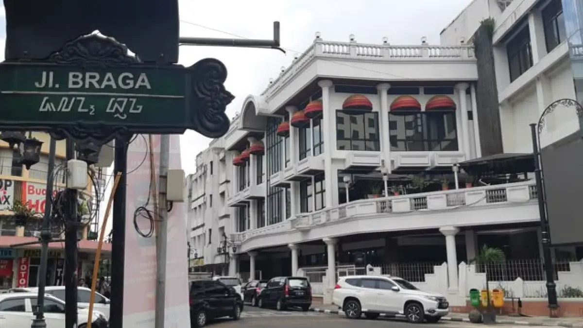 Wisata Bandung menawarkan pengalaman lengkap mulai Dago, Ciwidey, Braga, hidden cafe, kuliner Sunda, hingga spot alam yang wajib masuk daftar liburan (Pinterest).