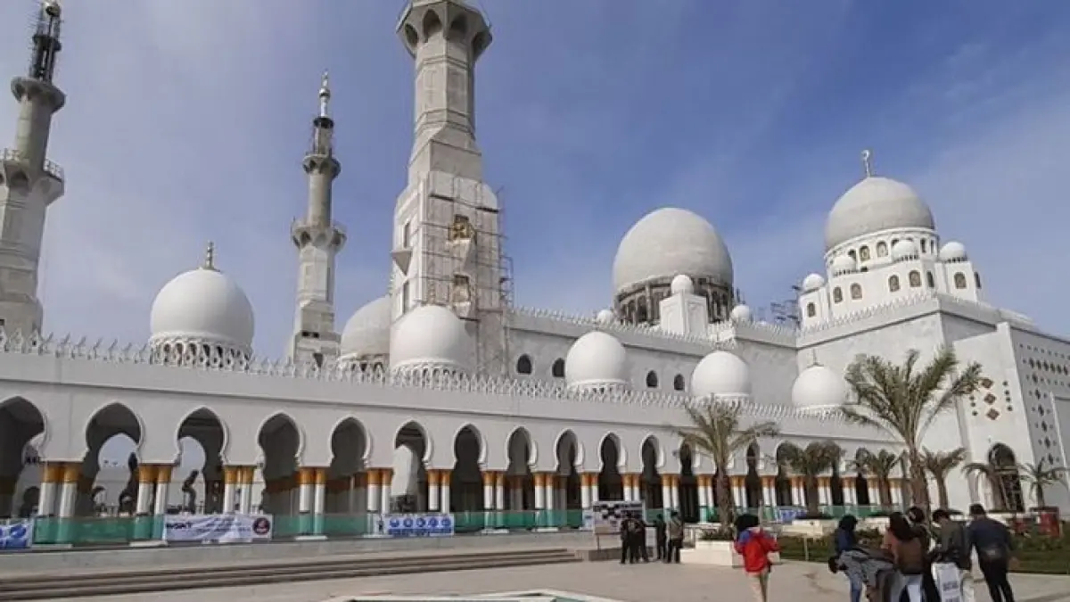 Wisata Solo terbaru 2026 menghadirkan 8 destinasi favorit, mulai Solo Safari, Koridor Gatsu, Masjid Raya Sheikh Zayed hingga Pasar Gede Hardjonagoro (Pinterest).