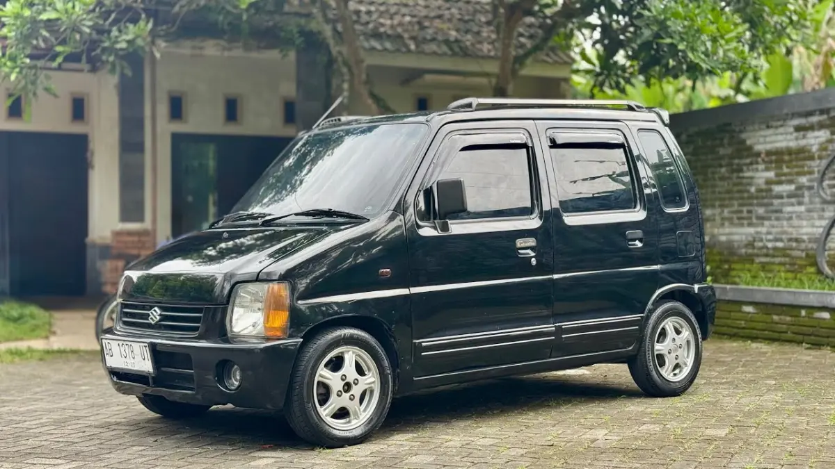 Suzuki Karimun Kotak 2002 dijual Rp48 juta dengan kondisi siap pakai. Simak kelebihan, spesifikasi, dan alasan mobil bekas ini masih diburu. (Youtube. com)