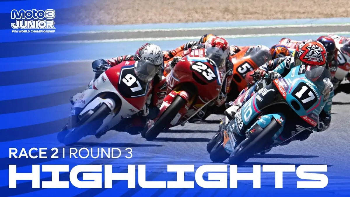 JuniorGP Race 2 berlangsung dramatis dengan crash beruntun, duel sembilan pebalap di depan, dan aksi comeback Carlos Canales hingga finis zona poin. (Youtube. com)