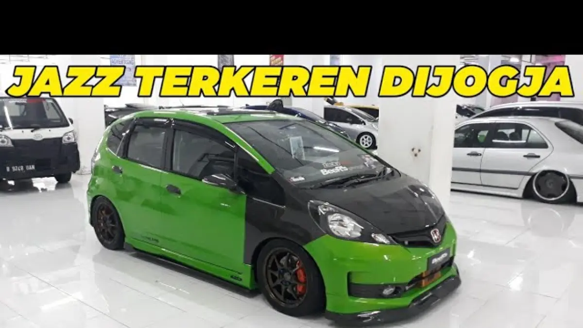 Modifikasi Honda Jazz GK5 milik Eko Virga tampil memukau dengan part kevlar, Modulo original, velg Spoon, dan rem KSport di pameran otomotif. (Youtube. com)