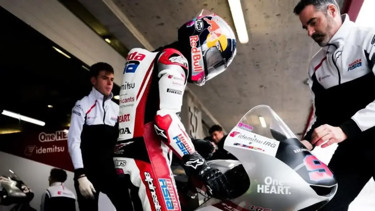 Veda Ega Pratama menjadi sorotan usai viral mengendarai motor berkapasitas besar jelang Moto3 GP Jerman. Benarkah Honda menyiapkan sang pembalap naik kelas? (Pinterest).