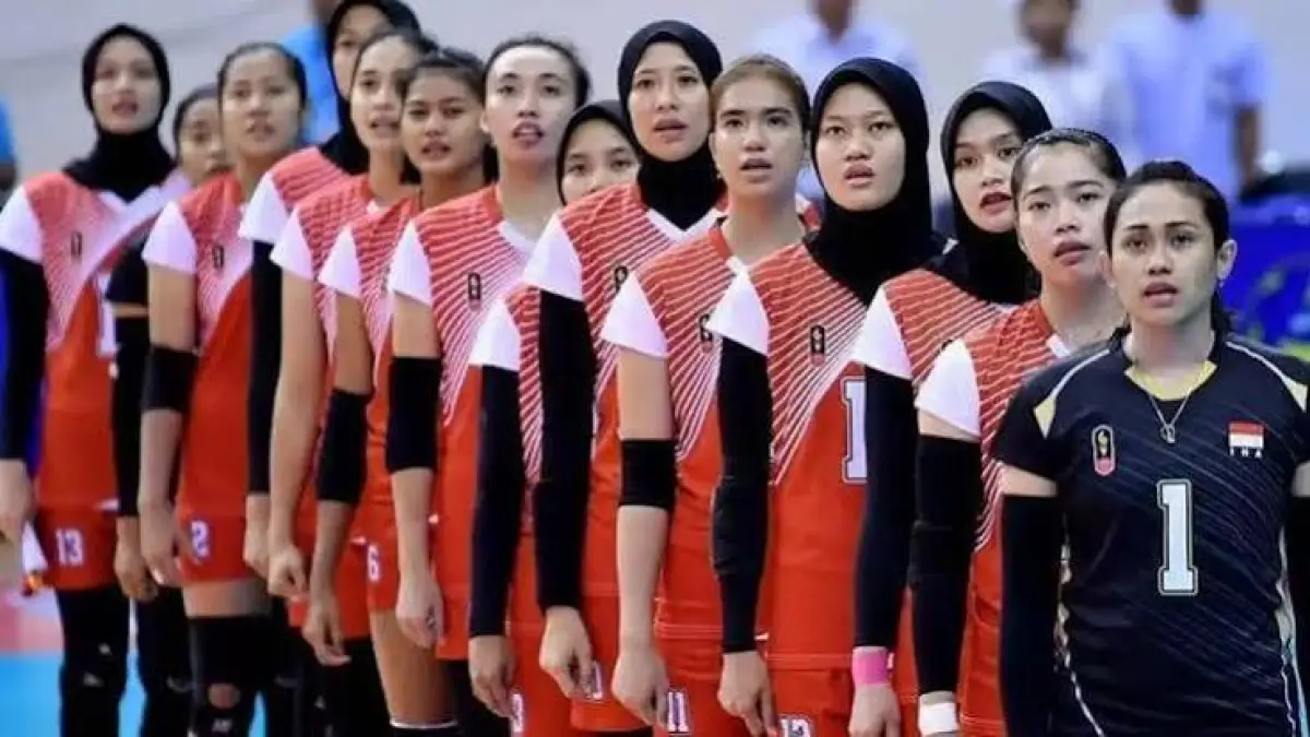 Aksi gemilang skuad pemain voli putri Indonesia terbaru yang sukses menggilas Hong Kong 25-20 di set pertama. Simak jalannya laga di sini!