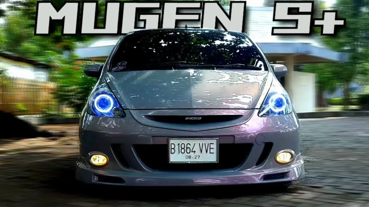 Modifikasi Honda Jazz GD3 bergaya JDM tampil makin autentik dengan part langka, velg Mugen, dan komponen original yang jadi incaran pecinta hatchback. (Youtube. com)