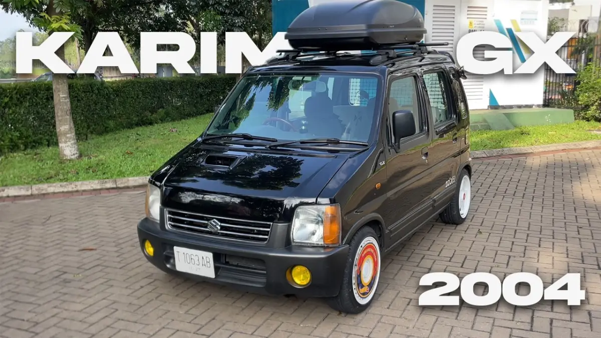 Modifikasi Karimun Kotak GX 2004 tampil keren dengan velg ring 15, aksesori JDM, dan siap road trip. Simak detail ubahan serta biaya modifikasinya. (Youtube. com)