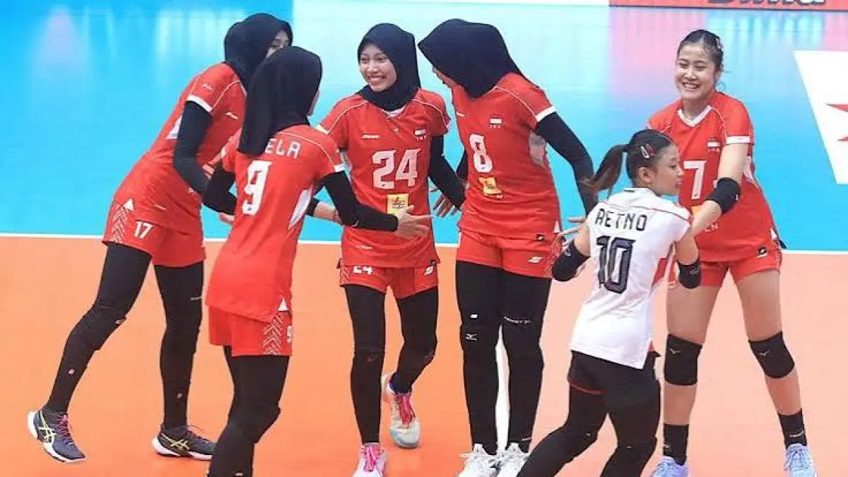  Pelatih Marco Sugiyama sukses ramu formasi starter pemain voli putri Indonesia terbaru saat bungkam Hong Kong. Intip analisis taktik jitunya!