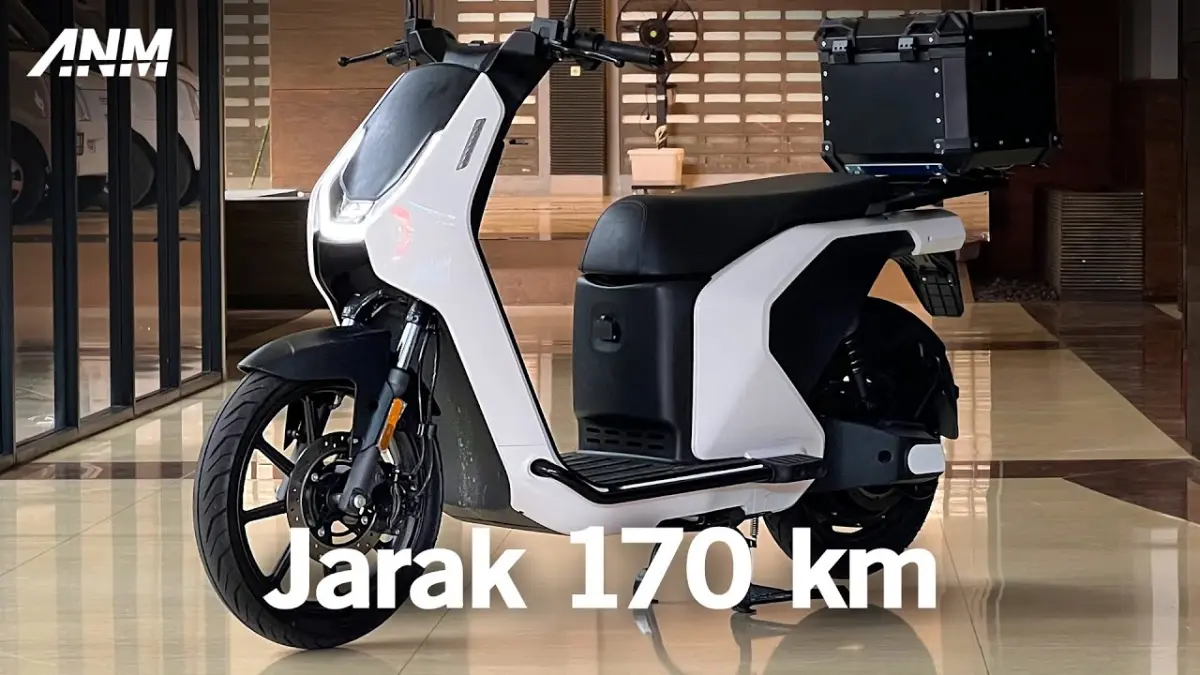 Charge Baycat hadir sebagai motor listrik premium dengan jarak tempuh hingga 170 km dan fast charging 40 menit. Simak spesifikasi dan harganya. (Youtube. com)