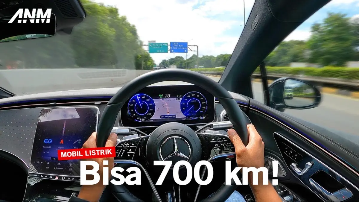 Mercedes-Benz EQS 450+ hadir dengan baterai 107,8 kWh, jarak tempuh hingga 770 km, teknologi canggih, dan kenyamanan premium untuk perjalanan jauh. (Youtube. com)
