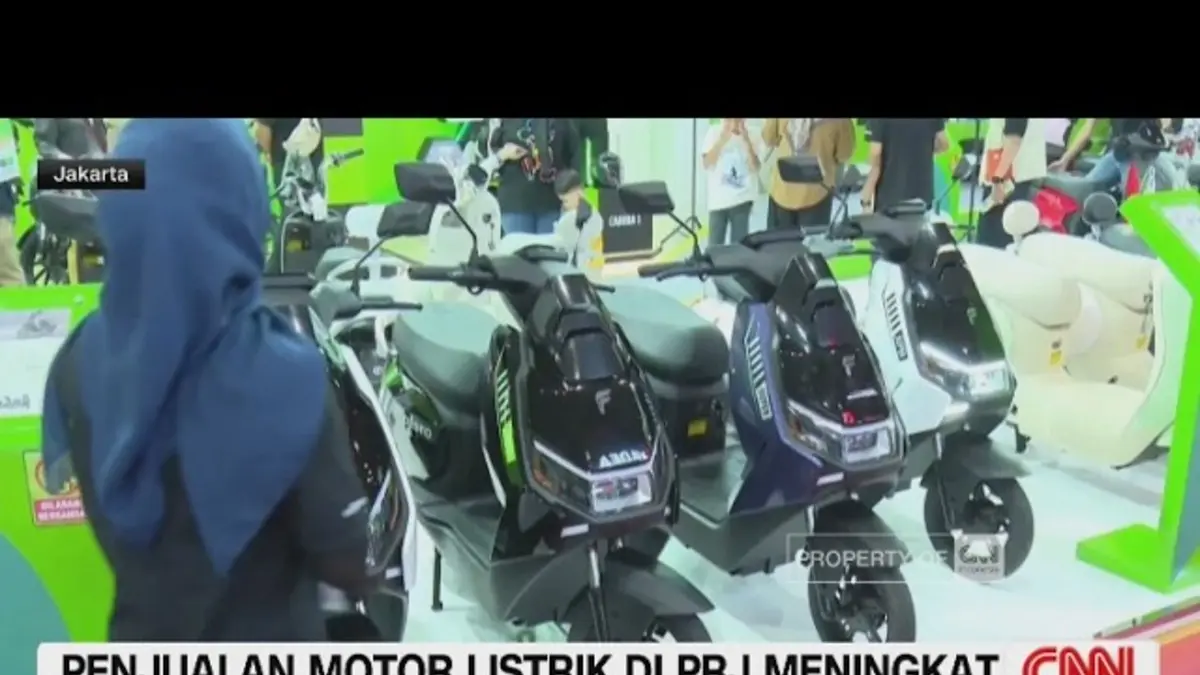 Penjualan motor listrik naik 400 persen di PRJ 2026. Kenaikan harga Pertamax membuat masyarakat beralih ke kendaraan listrik yang lebih hemat. (Youtube. com)