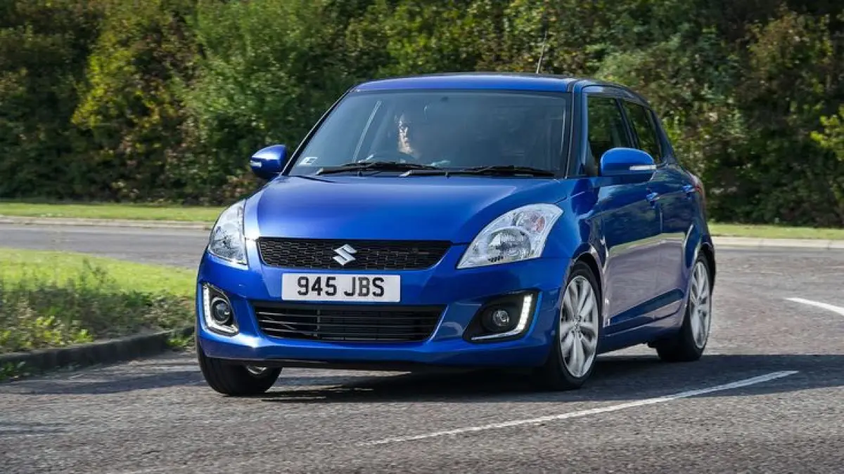 Rekomendasi mobil hatchback bekas Rp100 jutaan terbaik 2026, mulai Suzuki Swift, Daihatsu Sirion, Mazda2 Skyactiv hingga Kia Rio yang nyaman dan irit (Pinterest).