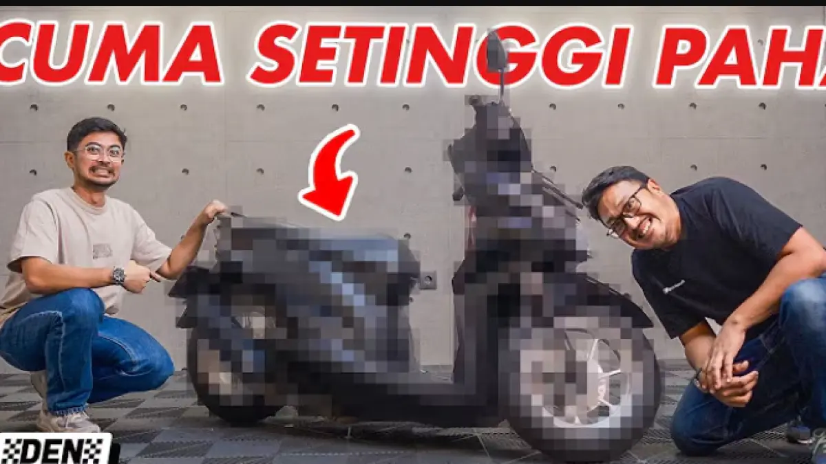 Honda Beat terceper bergaya OEM look ini memakai velg ring 12 Scoopy Thailand, shock custom, dan tetap bisa digunakan meski tampil sangat rendah (You Tube).