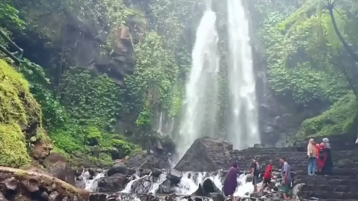 Ingin liburan? Ini 15 rekomendasi tempat wisata di Jawa Timur paling favorit. Dari eksotisme pantai, megahnya gunung, hingga pulau oksigen terbaik. Klik di sini! (Screenshot Youtube)