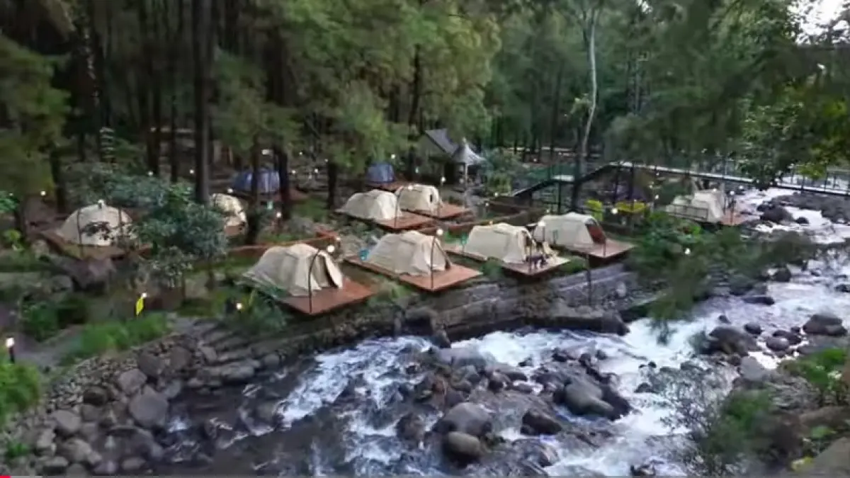 Ingin merasakan serunya kemah tepi sungai? Simak ulasan Jolotundo Glamping dan Edu Park Nganjuk. Info lengkap harga tenda, fasilitas, dan rute cek di sini!(Screenshot Youtube)