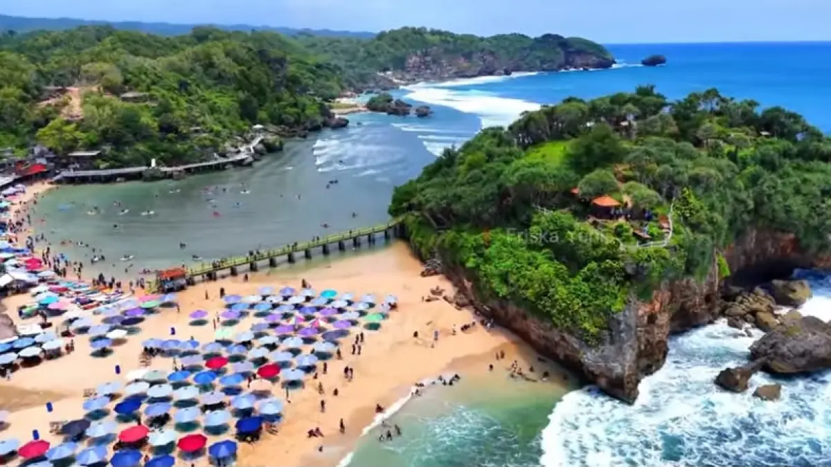 Mau healing ke pantai Jogja? Ini 13 rekomendasi pantai paling hits dari pasir putih Gunung Kidul, kuliner seafood, hingga sunset terbaik. Cek rutenya! (Screenshot Youtube)