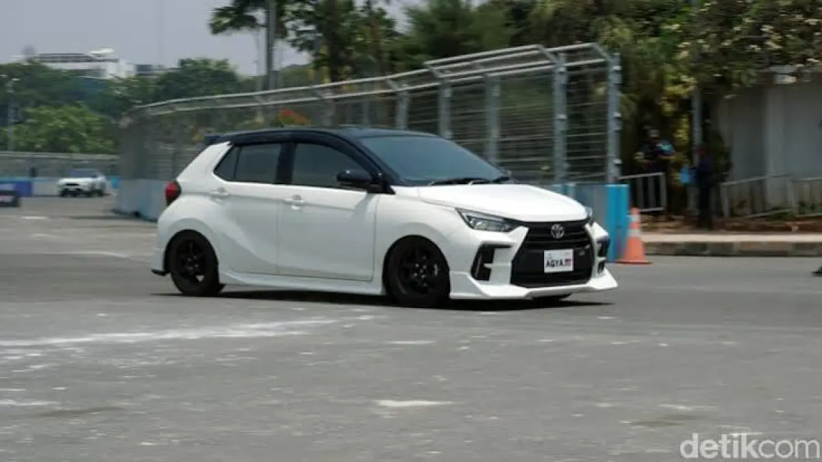 Racikan rahasia modifikasi Toyota Agya sektor kaki-kaki ceper harian. Pakai shock Jazz GD3 dan per custom anti gesrot untuk empat penumpang. Cek di sini!