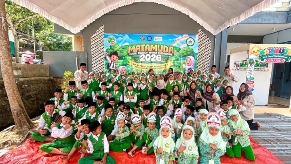 ANTUSIAS: Siswa RA Fathul Huda dan MI Al Hidayah Ngrencak 2, Kecamatan Panggul, usai mengikuti materi dari tim Radar Trenggalek, Rabu (15/7). 