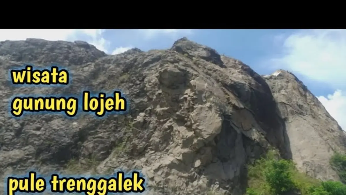 Gunung Lojeh Trenggalek merupakan bekas tambang batu Bendungan Ngelinggis yang kini menawarkan panorama alam, tebing megah, dan spot sunset. (Youtube. com)