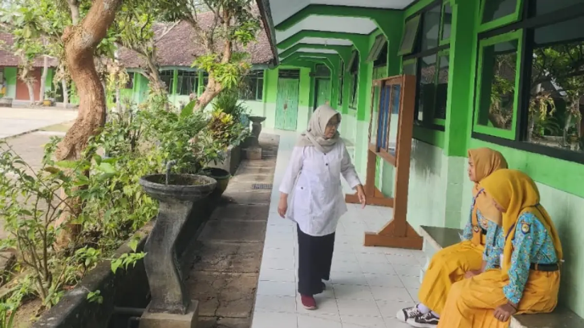 Kondisi memprihatinkan SMPN 6 Trenggalek yang kekurangan siswa hingga belasan ruang kelas kini mangkrak.