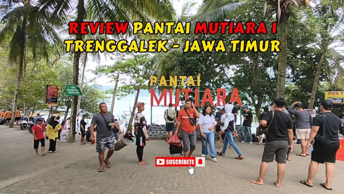 Pantai Mutiara Trenggalek ramai saat long weekend. Simak harga tiket masuk, tarif perahu Rp300.000, wahana air, dan fasilitas yang tersedia. (Youtube. com)
