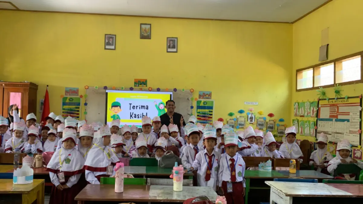 Siswa MIN 2 Trenggalek antusias mengikuti MATAMUDA bersama Radar Trenggalek demi penguatan karakter sejak dini.(