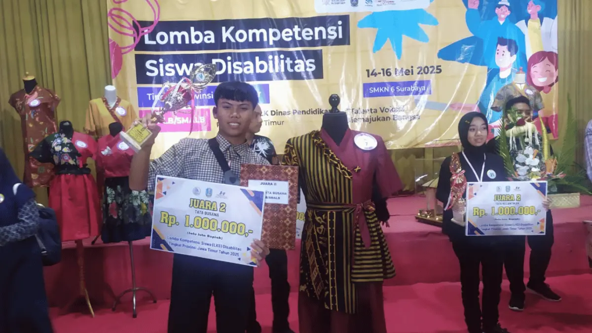 Galang, siswa asal Desa Depok, Kecamatan Bendungan, mengawali kemampuannya dari pembelajaran vokasional menjahit di sekolah.