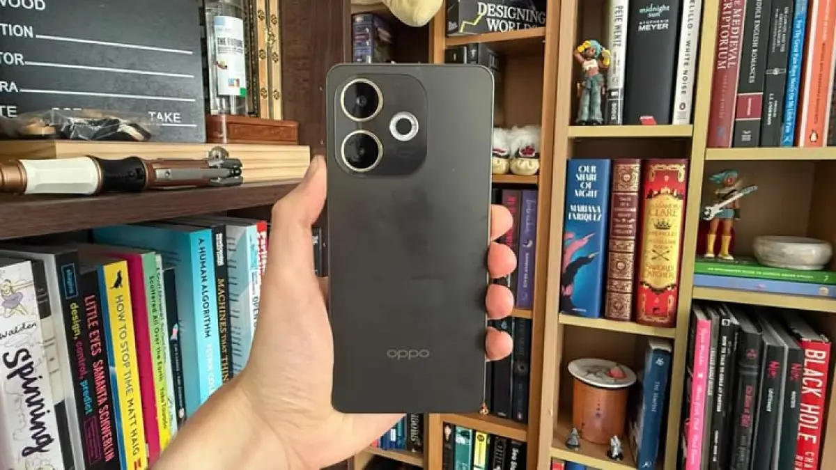 Kelebihan dan kekurangan Oppo A5 Pro mencakup desain premium, IP69, baterai 5.800 mAh, tetapi layar HD+, chipset, dan NFC menjadi sorotan (Pinterest).